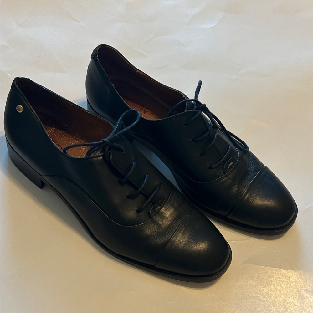 PIKOLINOS Black Leather Lace-Up Flats